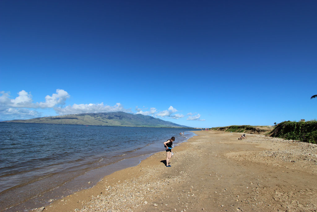 Waipu'ilani beach toward West Maui Mountains