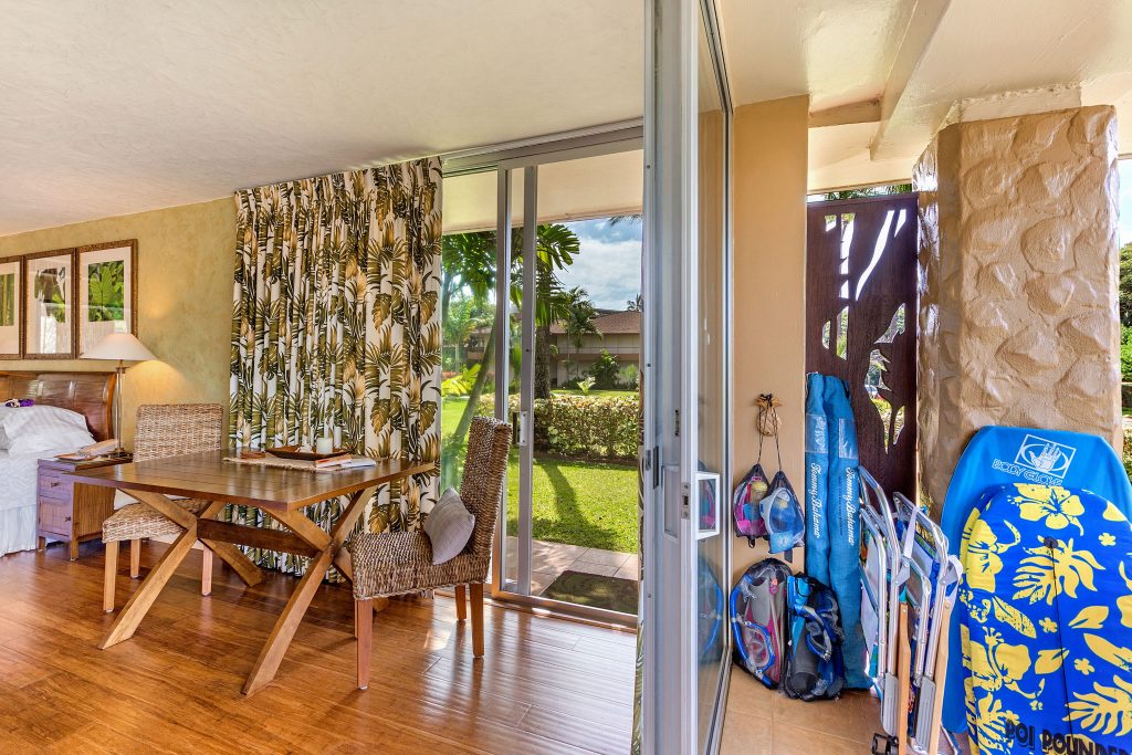 Looking in from front lanai