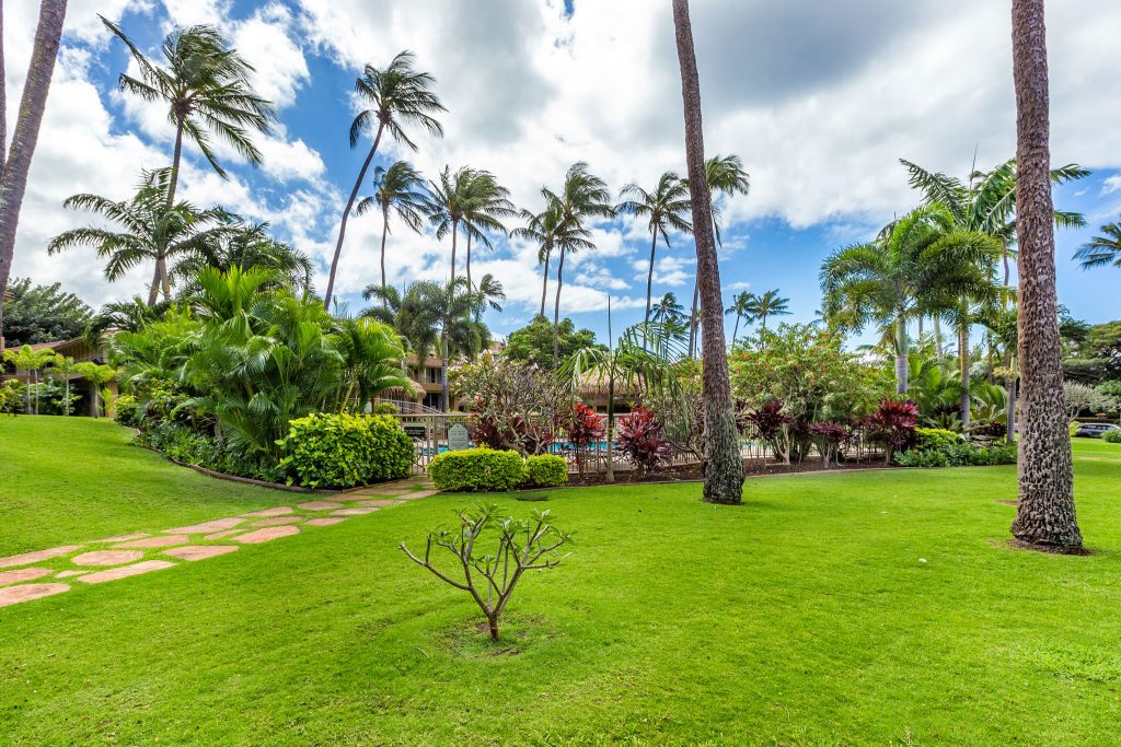 Lanai is just 20 steps to the pool!