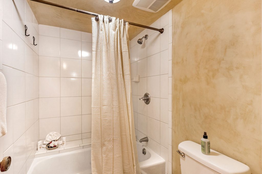 Shower & tub