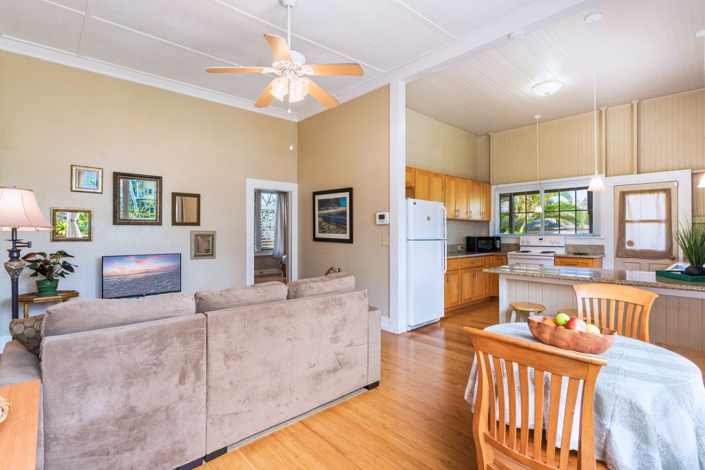 Open and airy island-style floorplan