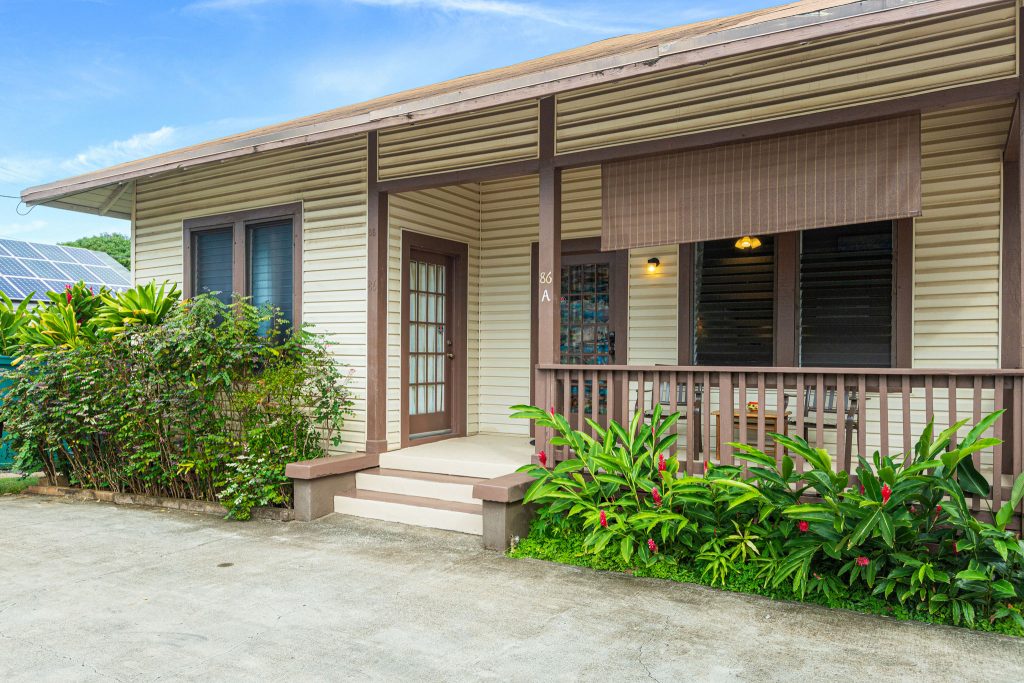 Parking, Lanai & Entry