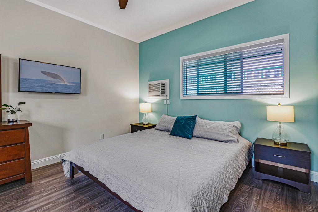 Bedroom w/King Bed